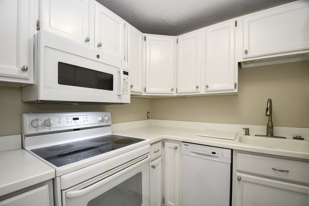 172 Ayer Road, Unit E Shirley, MA 01464 - Photo 9 of 33