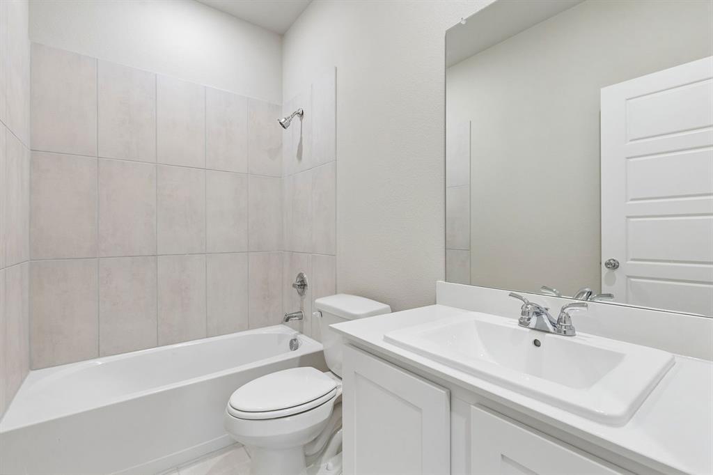 1124 Del Rio Drive Lavon, TX 75166 - Photo 25 of 32 Bathroom in the Emmy II home plan by Trophy Signature Homes - REPRESENTATIVE PHOTO