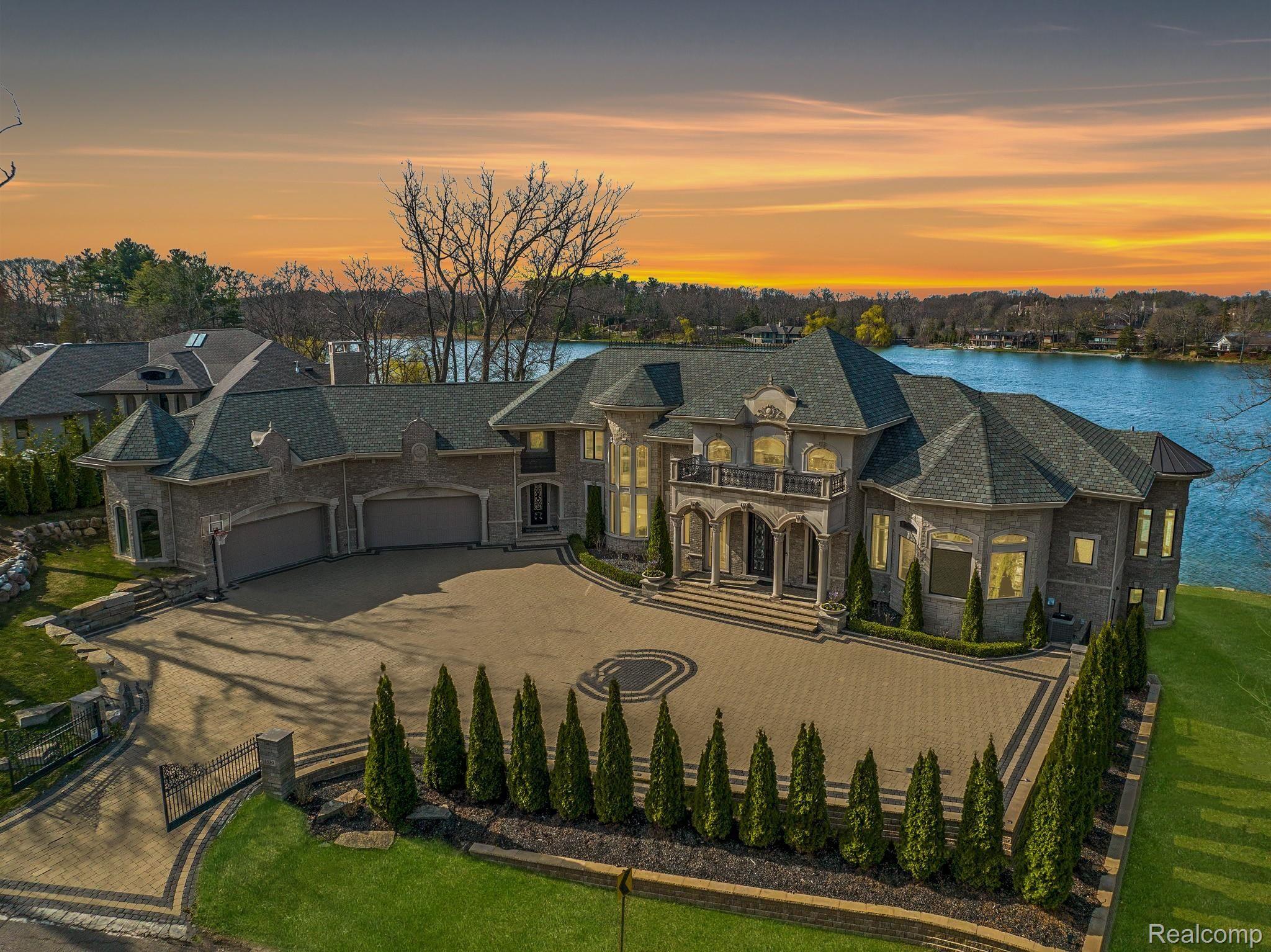 1530 Kirkway Road Bloomfield Hills, MI 48302 - Photo 35 of 38 1-web-or-mls-DJI_0301.jpg