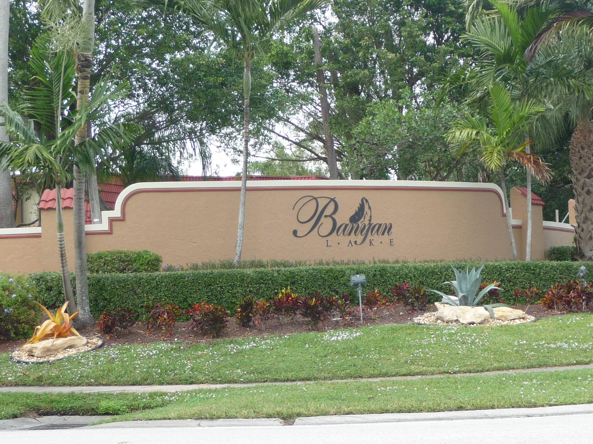 8129 Severn Drive, Unit A Boca Raton, FL 33433 - Photo 16 of 22 Banyan Monument 002