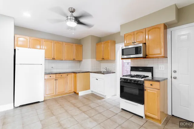 $2,100 | 59-69 58th Road, Unit 2 | Maspeth