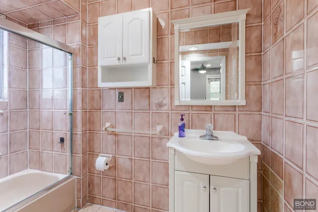 $2,100 | 59-69 58th Road, Unit 2 | Maspeth