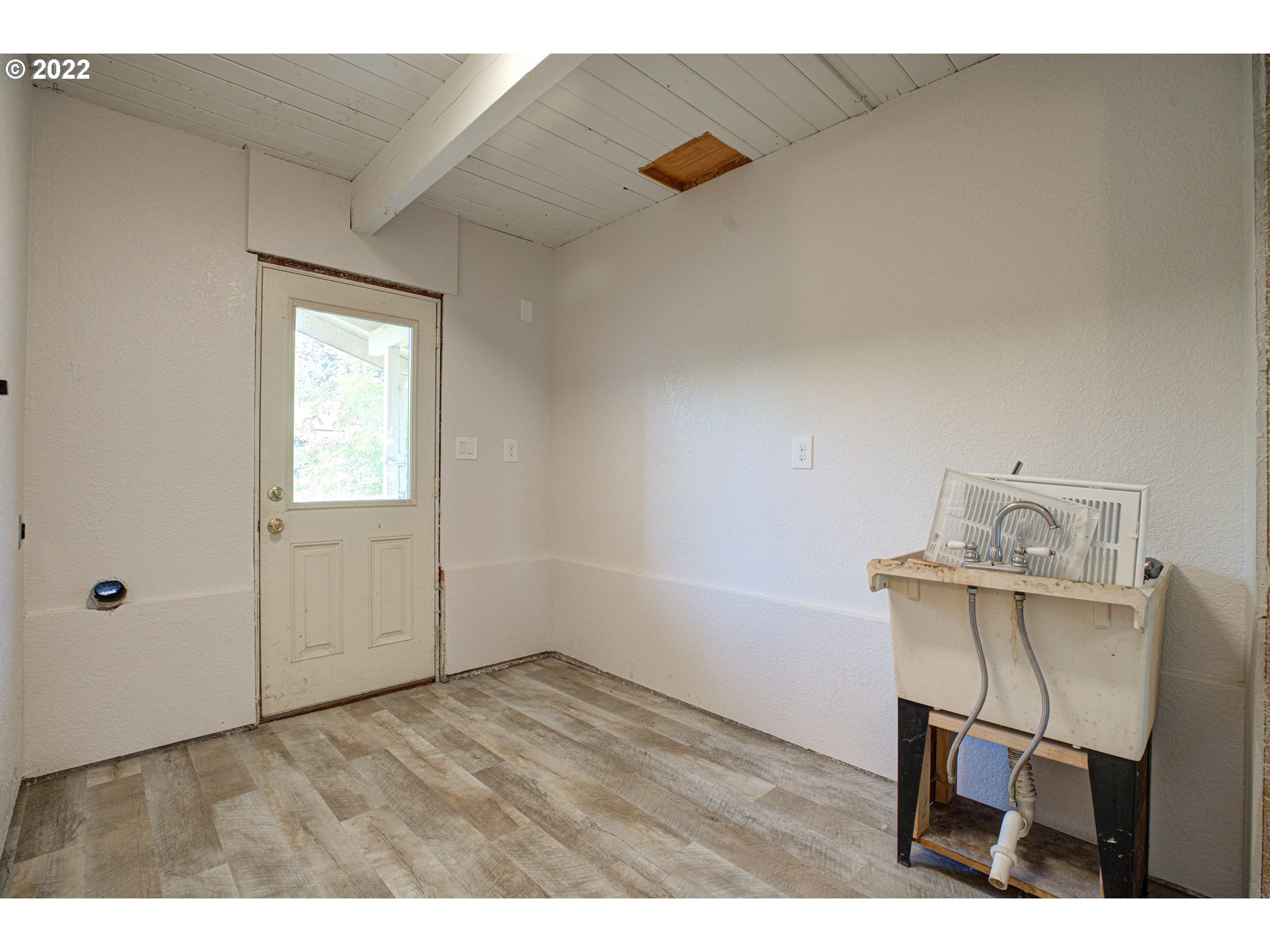 12355 Southeast Winston Road Damascus, OR 97089 - Photo 23 of 27 a view of room with wooden floor and cabinet