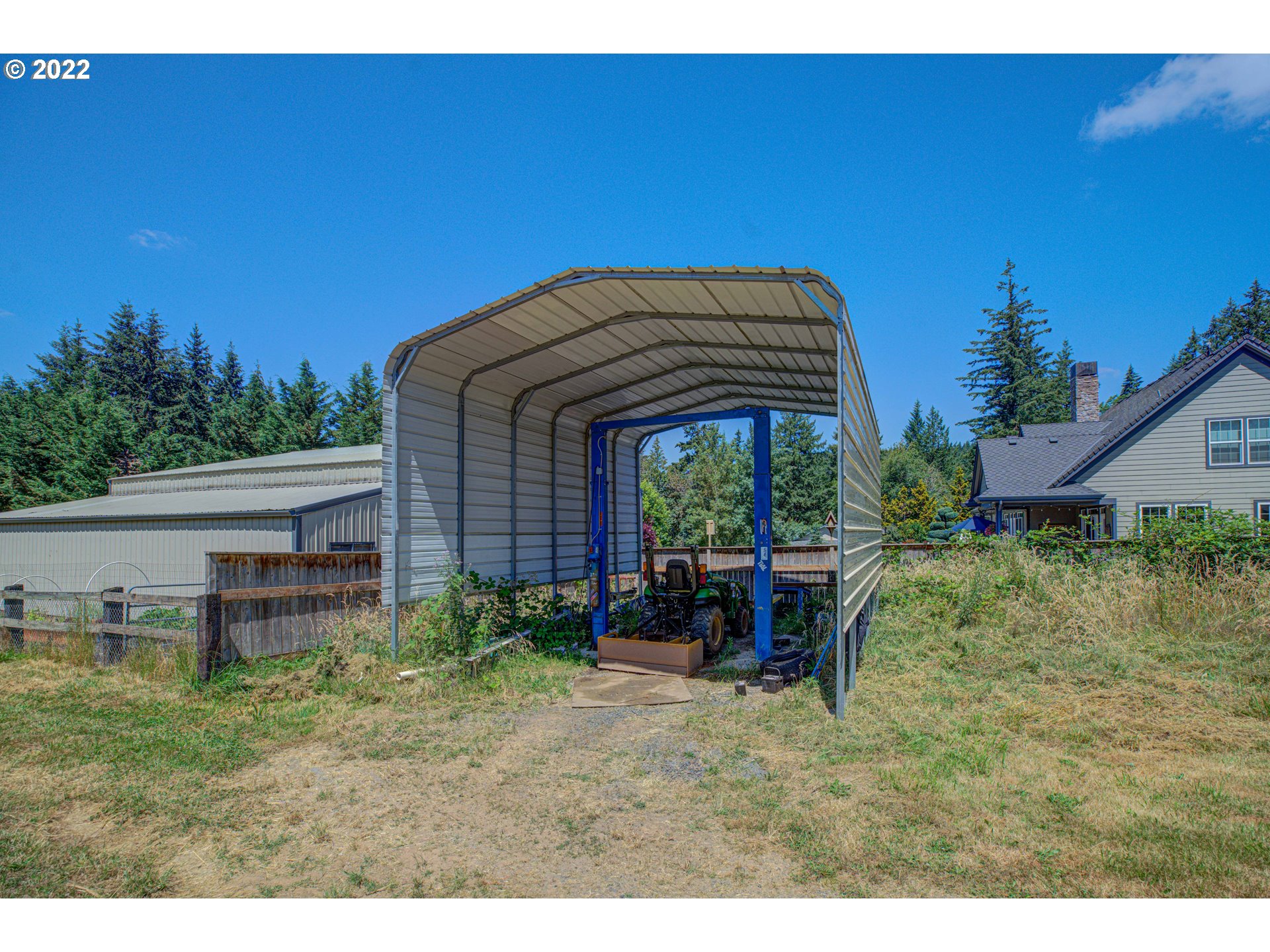 12355 Southeast Winston Road Damascus, OR 97089 - Photo 26 of 27 a backyard of a house with table and chairs