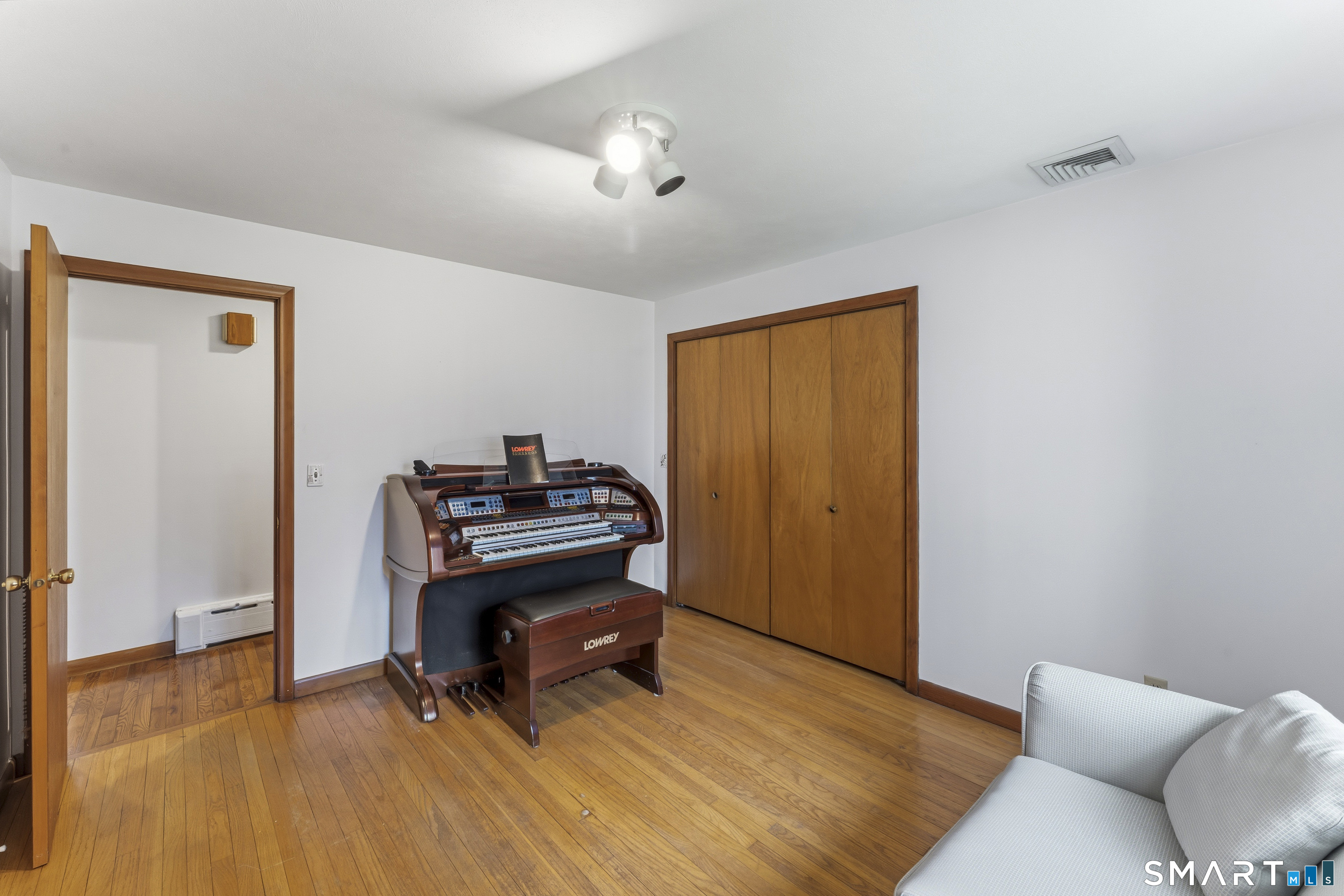 883 Saw Mill Road West Haven, CT 06516 - Photo 32 of 38