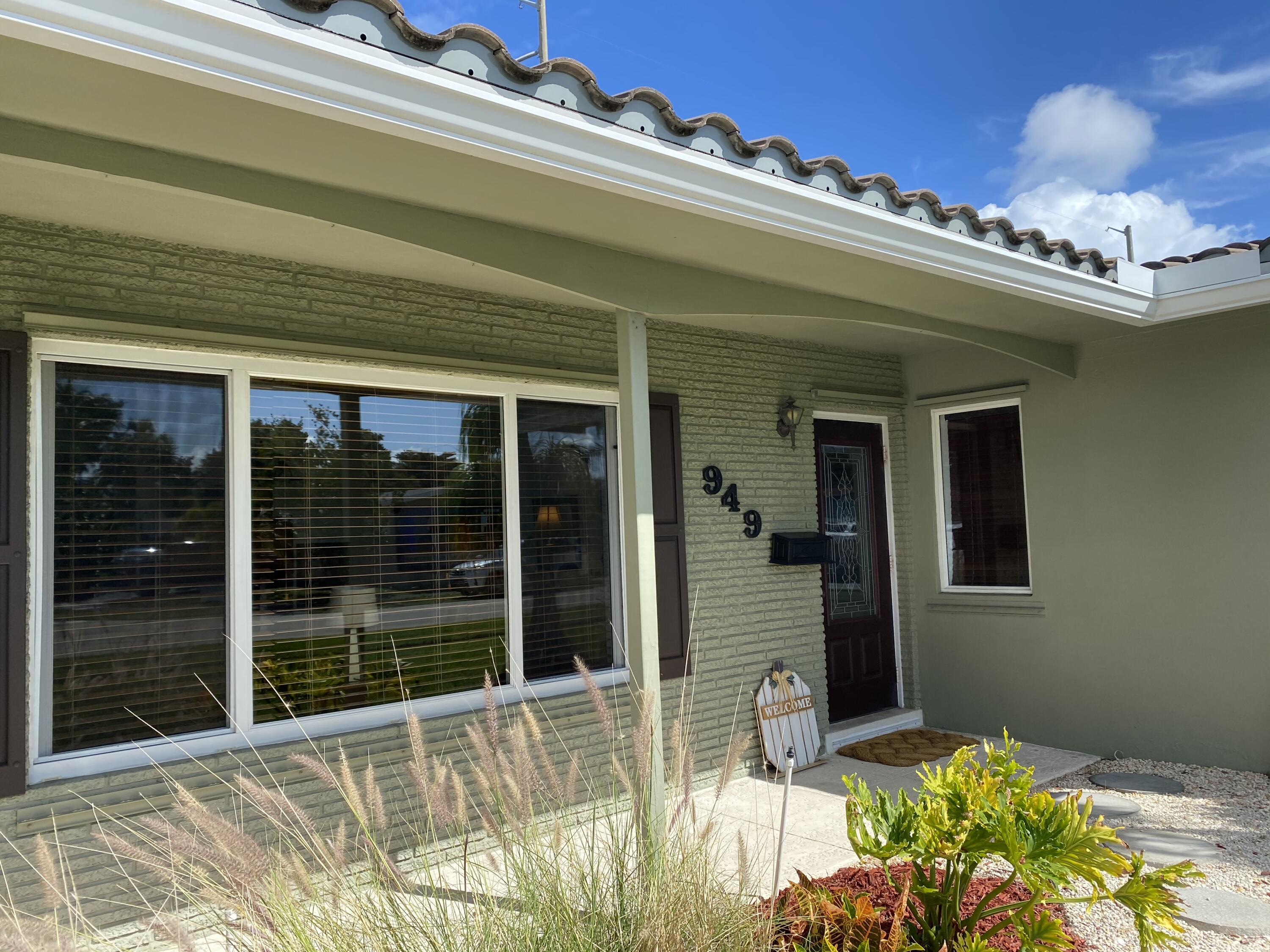 949 West Royal Palm Road Boca Raton, FL 33486 - Photo 2 of 17 949