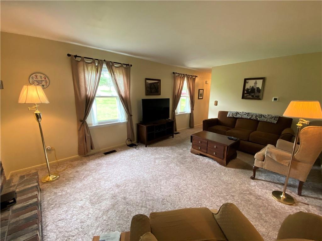 118 Clover Road Baden, PA 15005 - Photo 4 of 22