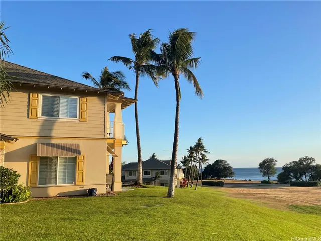 a view of a house with backyard
