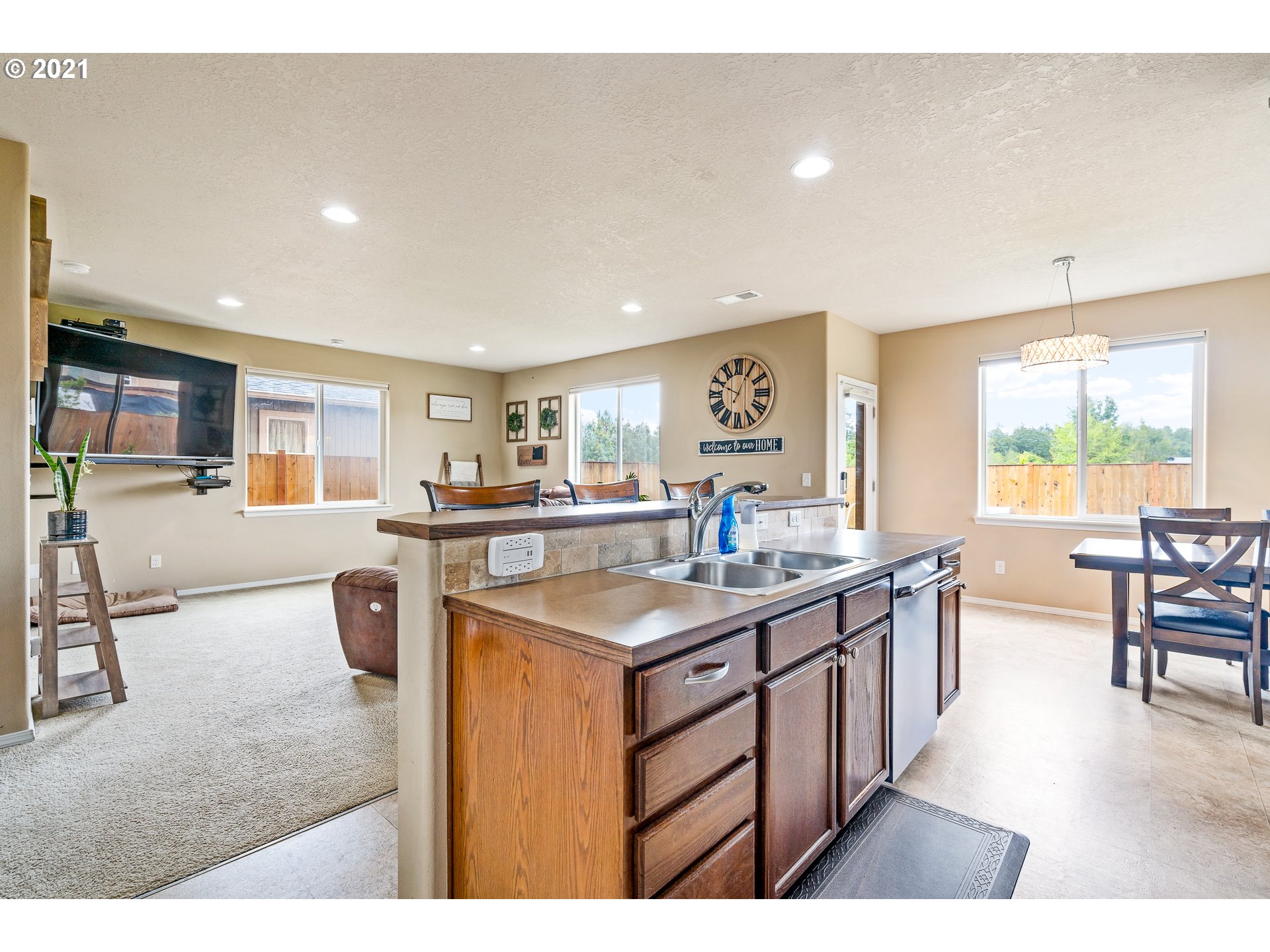 24958 Perkins Road Veneta, OR 97487 - Photo 9 of 32 Gallery Image 9
