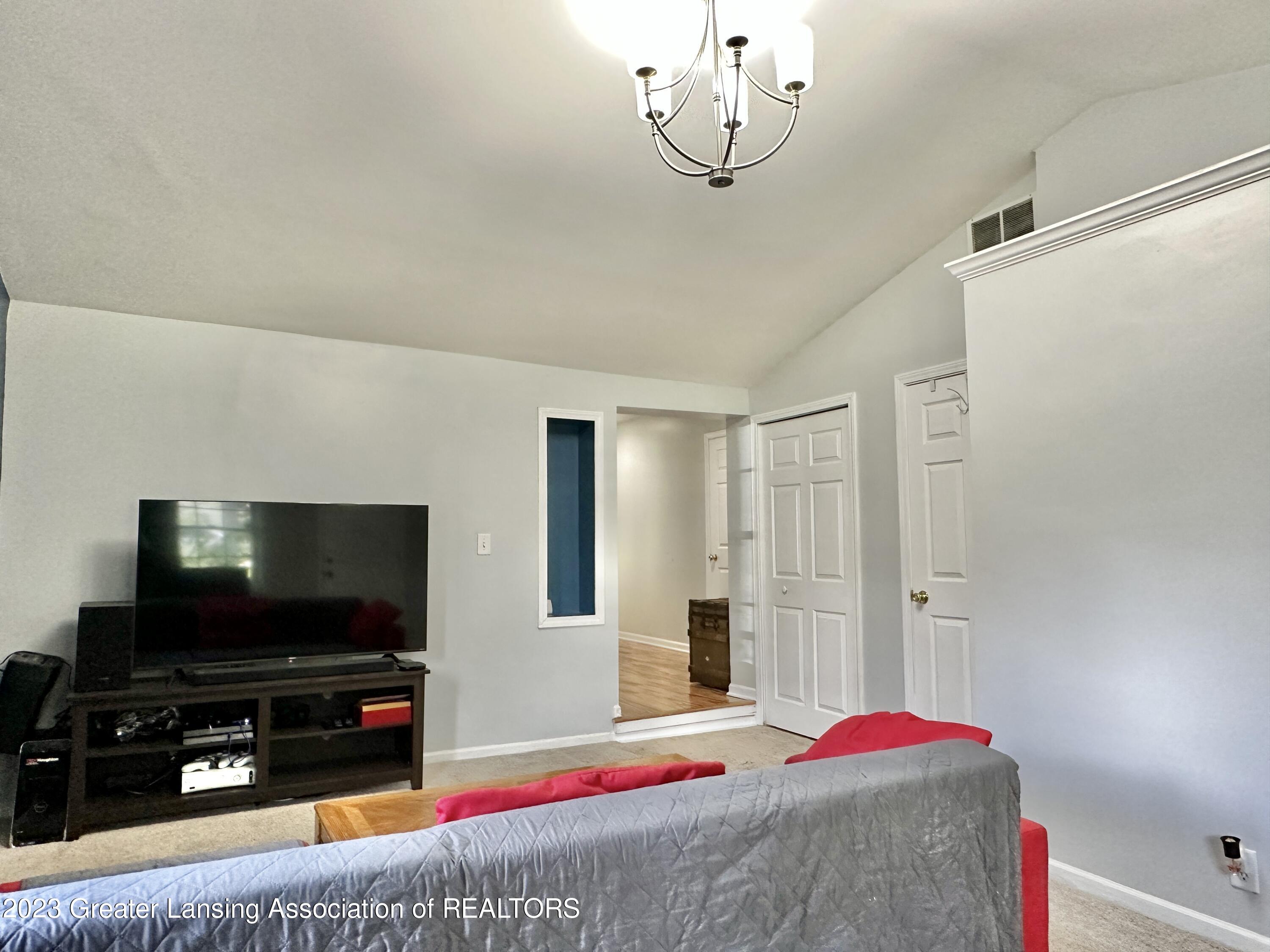 6501 Cooper Road Lansing, MI 48911 - Photo 12 of 53 Living Room