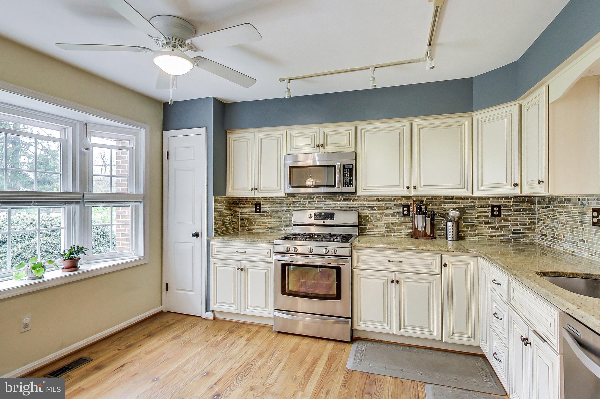 9033 Ottawa Place Silver Spring, MD 20910 - Photo 5 of 38