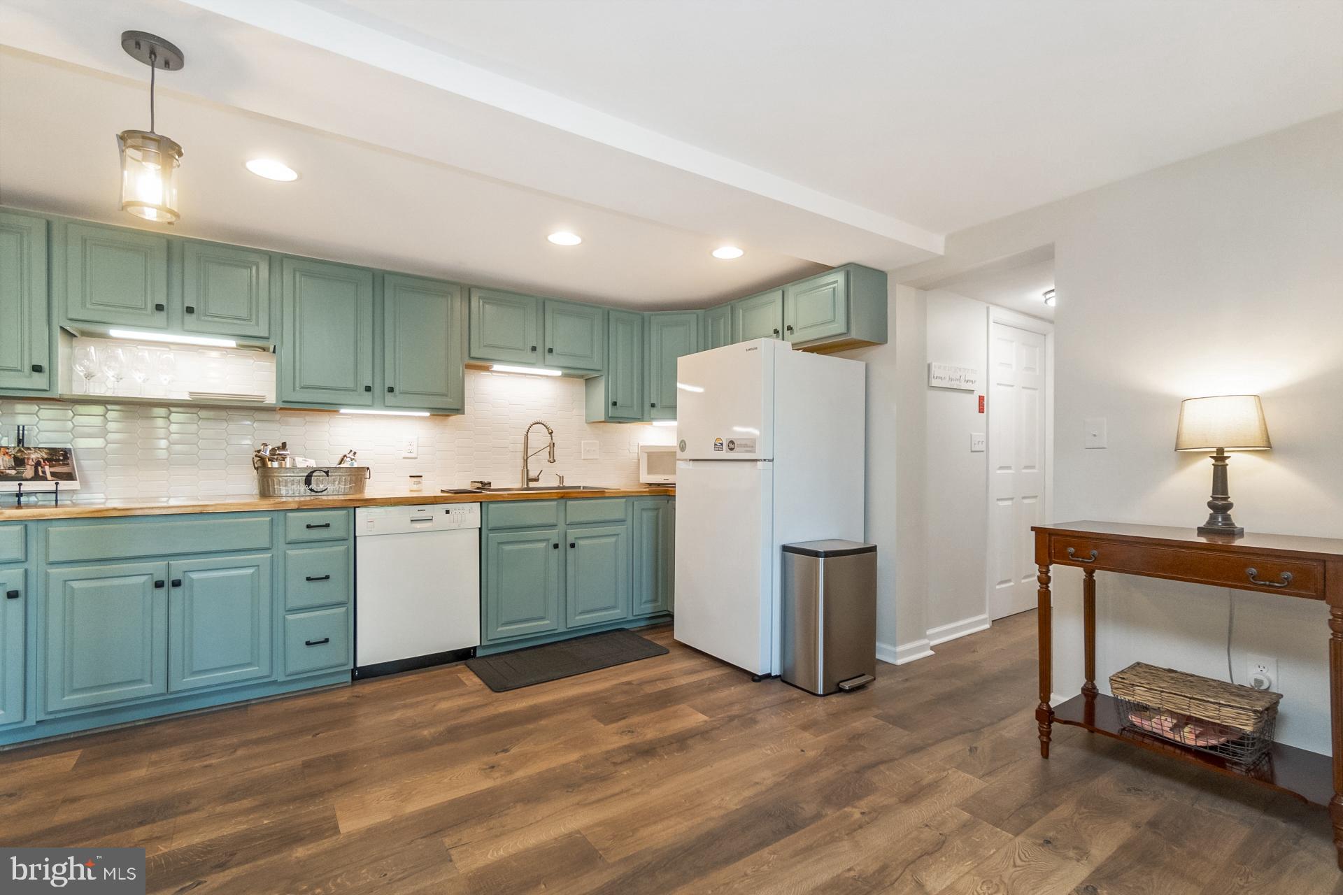 816 Spring City Road Phoenixville, PA 19460 - Photo 40 of 59 Wet Bar