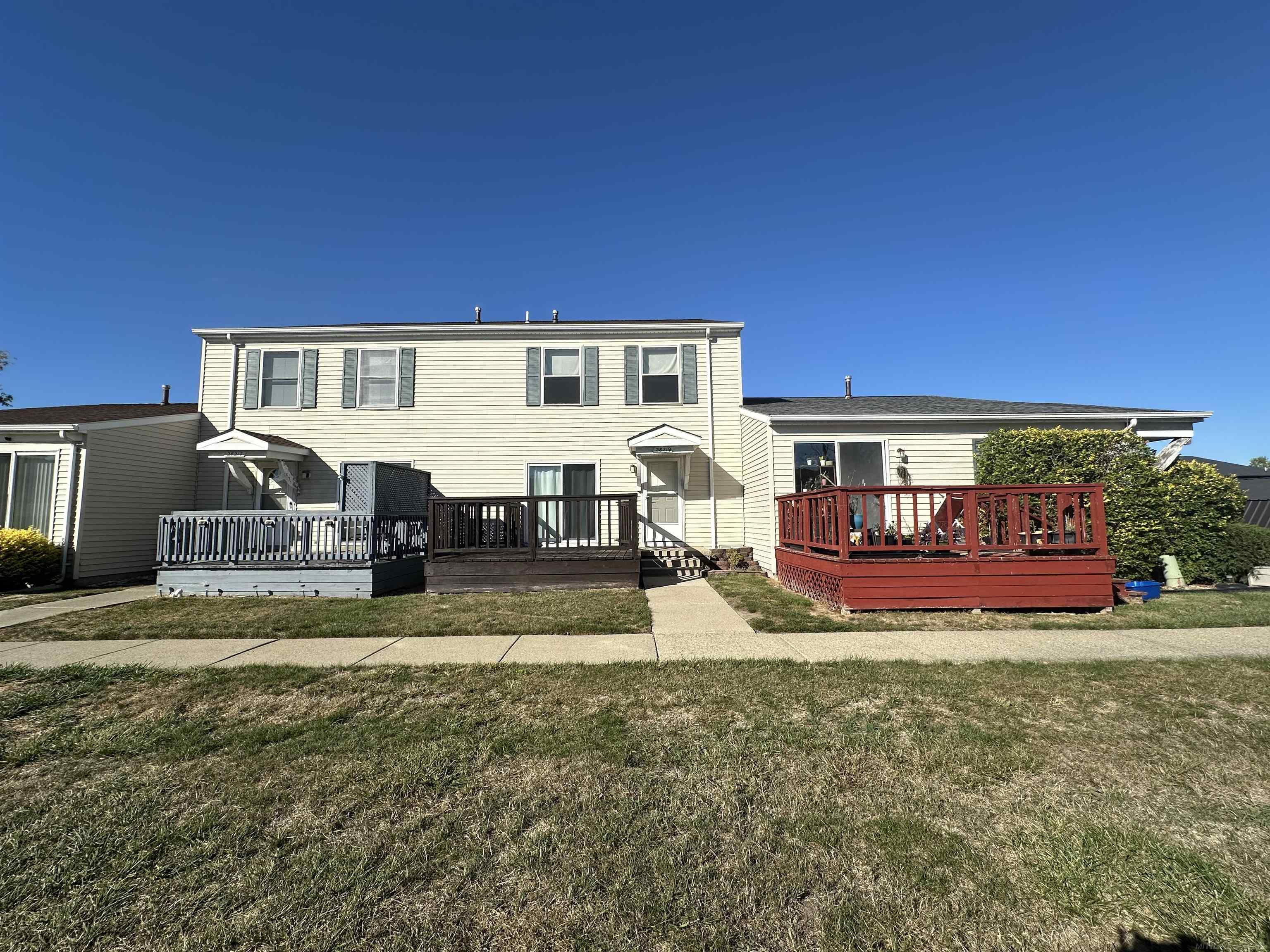 28219 Raleigh Crescent Drive New Baltimore, MI 48051 - Photo 2 of 35