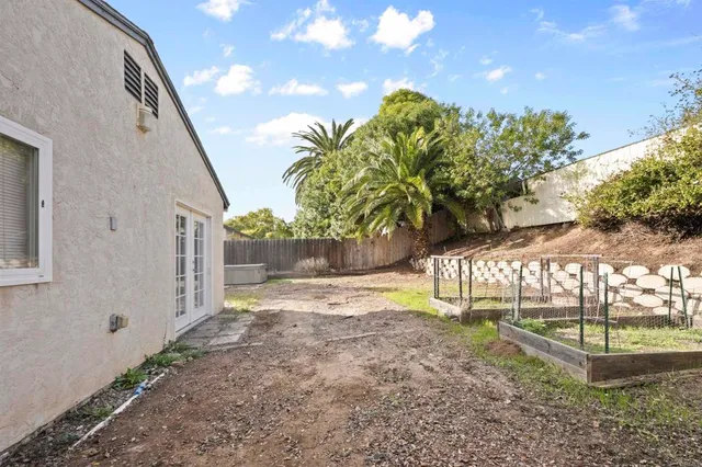 a view of sign board with yard
