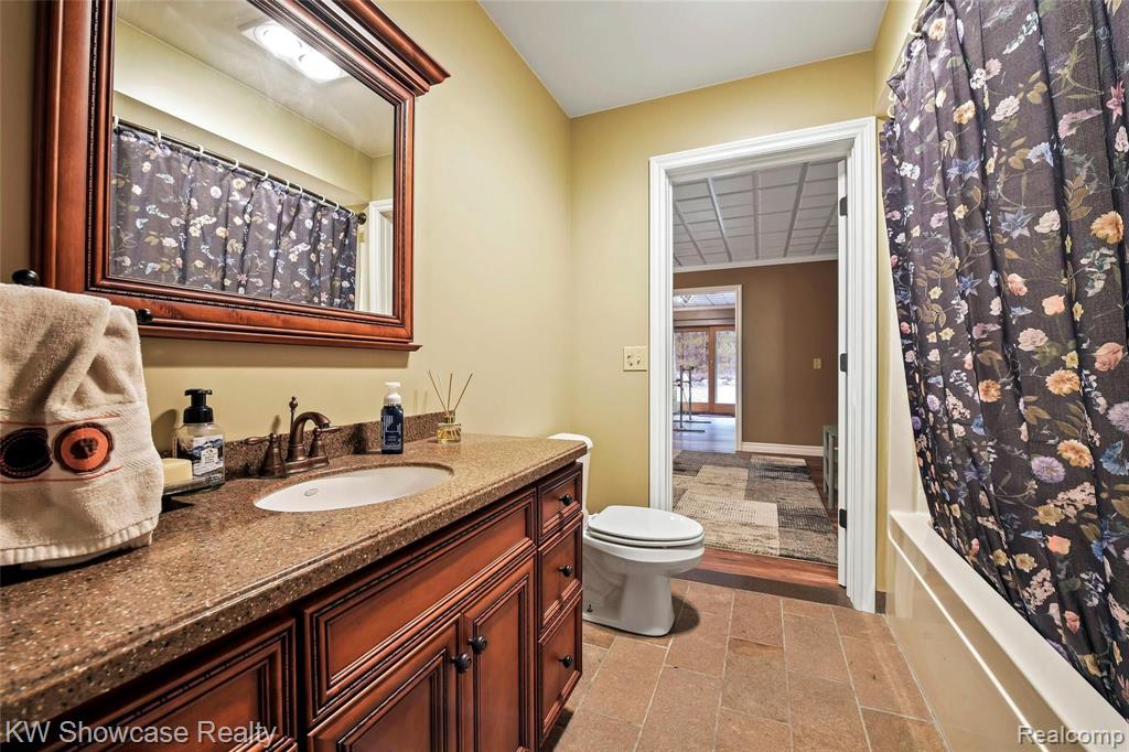 2828 Porter Road White Lake, MI 48383 - Photo 67 of 75