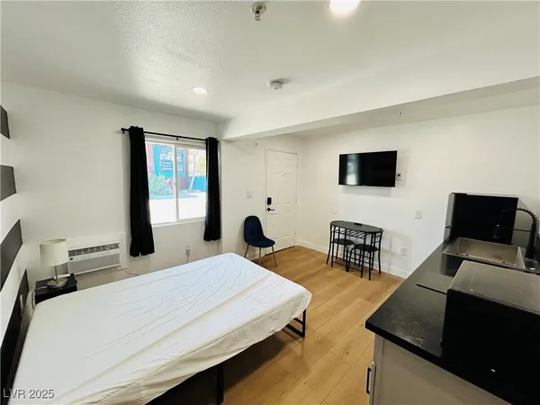 $1,395 | 1418 South 3rd Street, Las Vegas, NV 89104