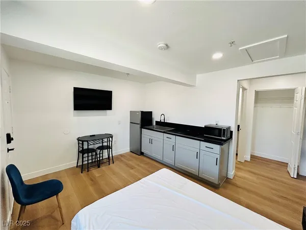 $1,395 | 1418 South 3rd Street, Las Vegas, NV 89104