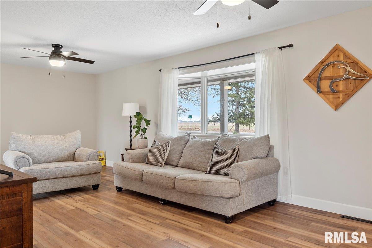 7902 Cascade Road Rochester, IL 62563 - Photo 8 of 48