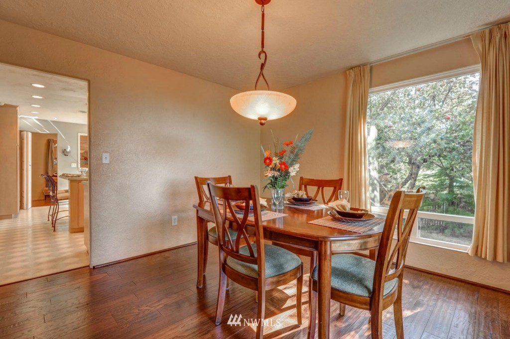 364 Thomas Avenue Southwest Renton, WA 98057 - Photo 5 of 14