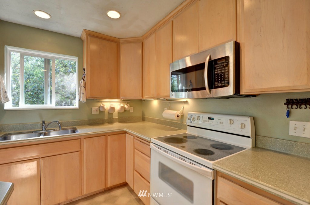 364 Thomas Avenue Southwest Renton, WA 98057 - Photo 7 of 14