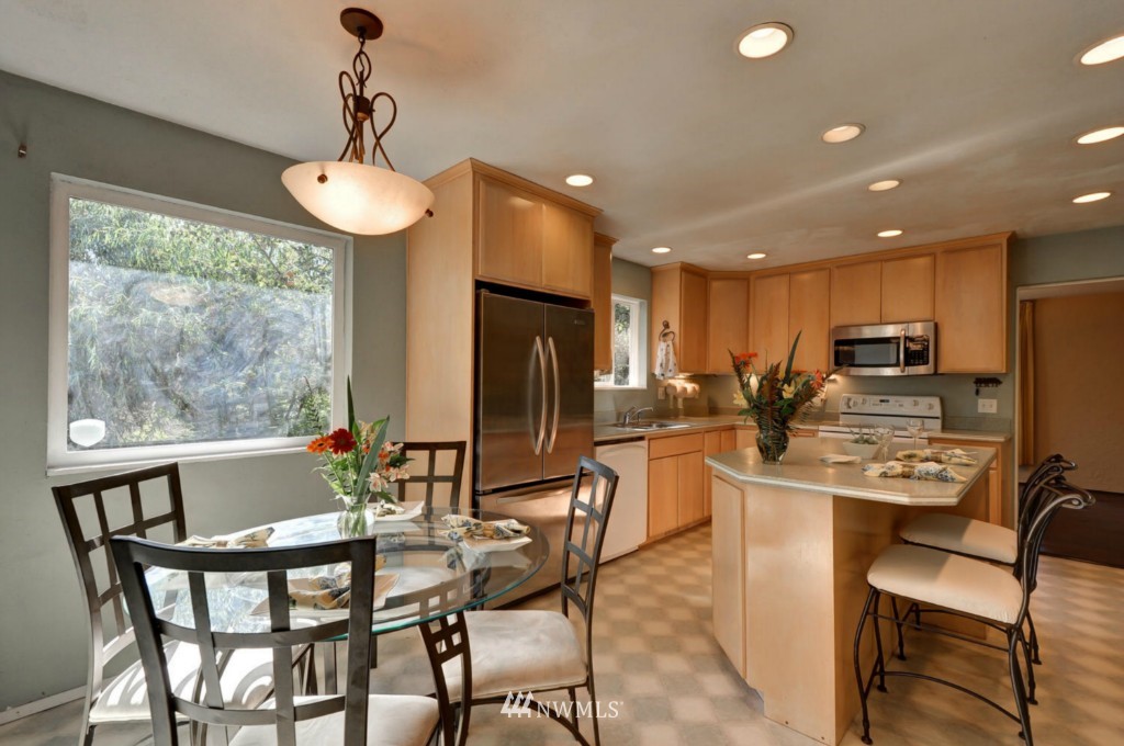 364 Thomas Avenue Southwest Renton, WA 98057 - Photo 9 of 14