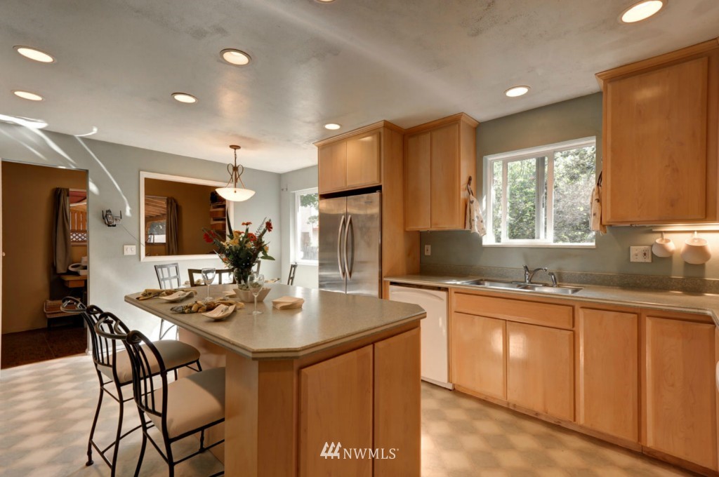 364 Thomas Avenue Southwest Renton, WA 98057 - Photo 10 of 14