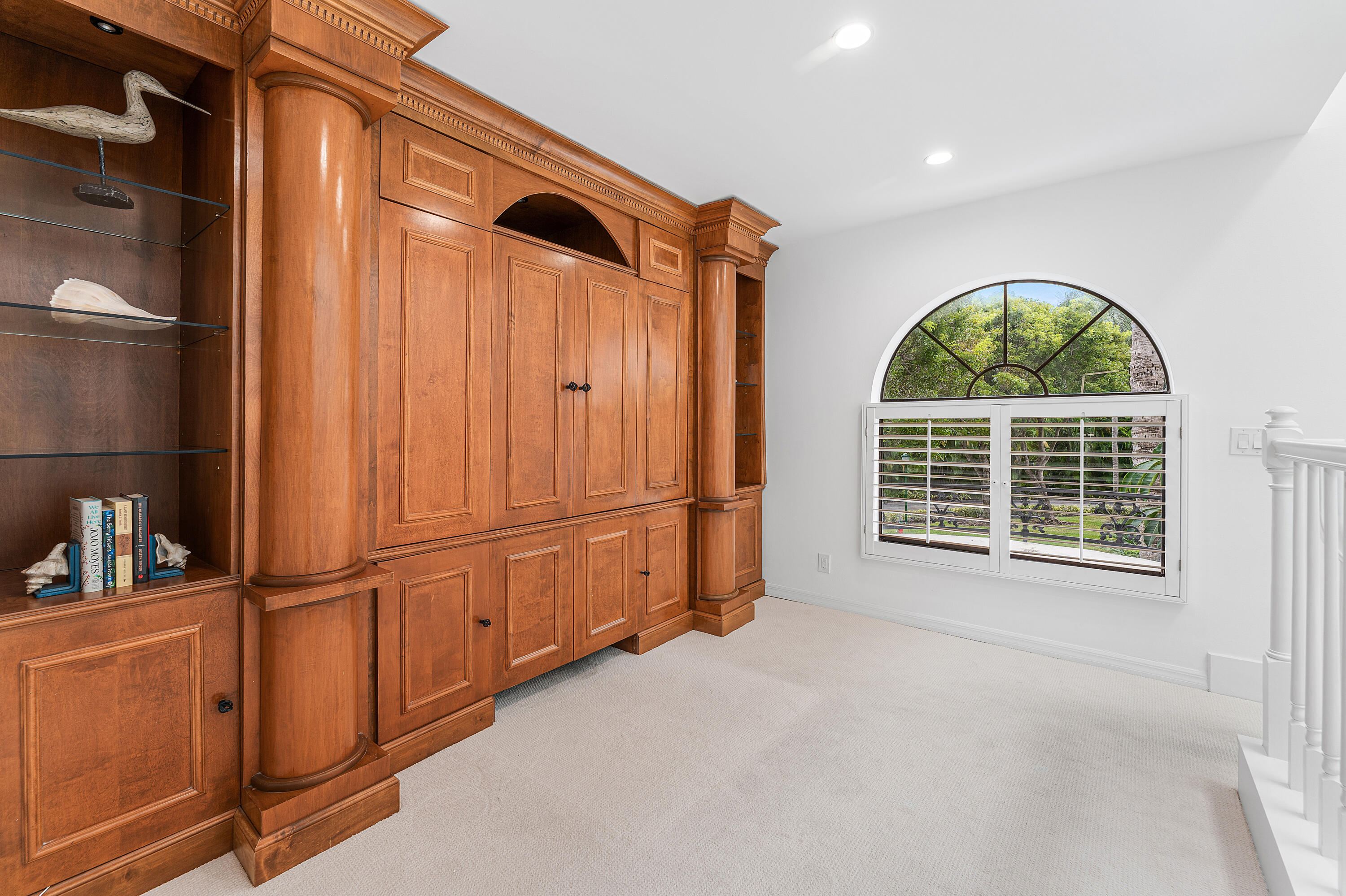 5578 North Ocean Boulevard, Unit 28F Ocean Ridge, FL 33435 - Photo 20 of 47 a view of an empty room with a window