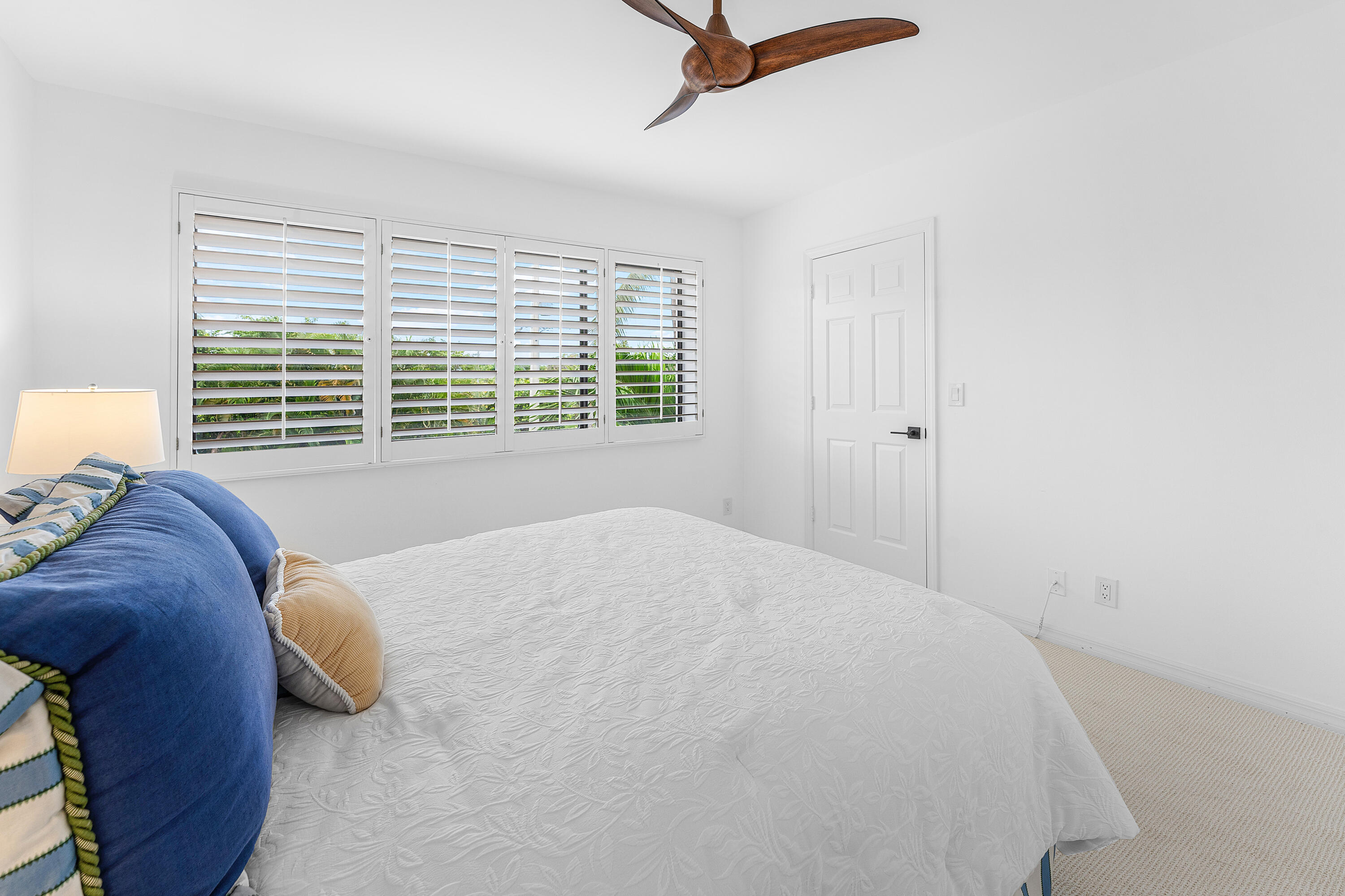5578 North Ocean Boulevard, Unit 28F Ocean Ridge, FL 33435 - Photo 31 of 47 a bedroom with a bed and a window
