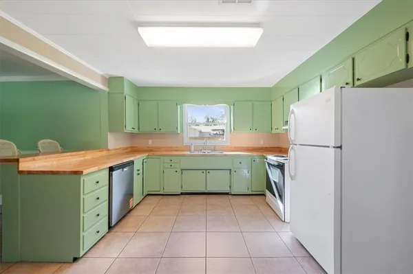 $1,800 | 300 Colson Avenue, Woodbine, GA 31569