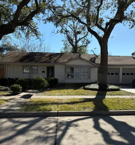 a view of house with yard