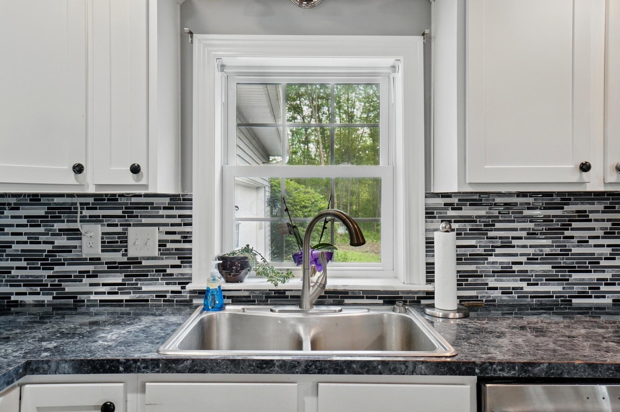 9820 Heimberger Road Northwest Baltimore, OH 43105 - Photo 13 of 81 Eat-In Kitchen - 9820 Heimberger Road NW, Baltimore, OH 43105