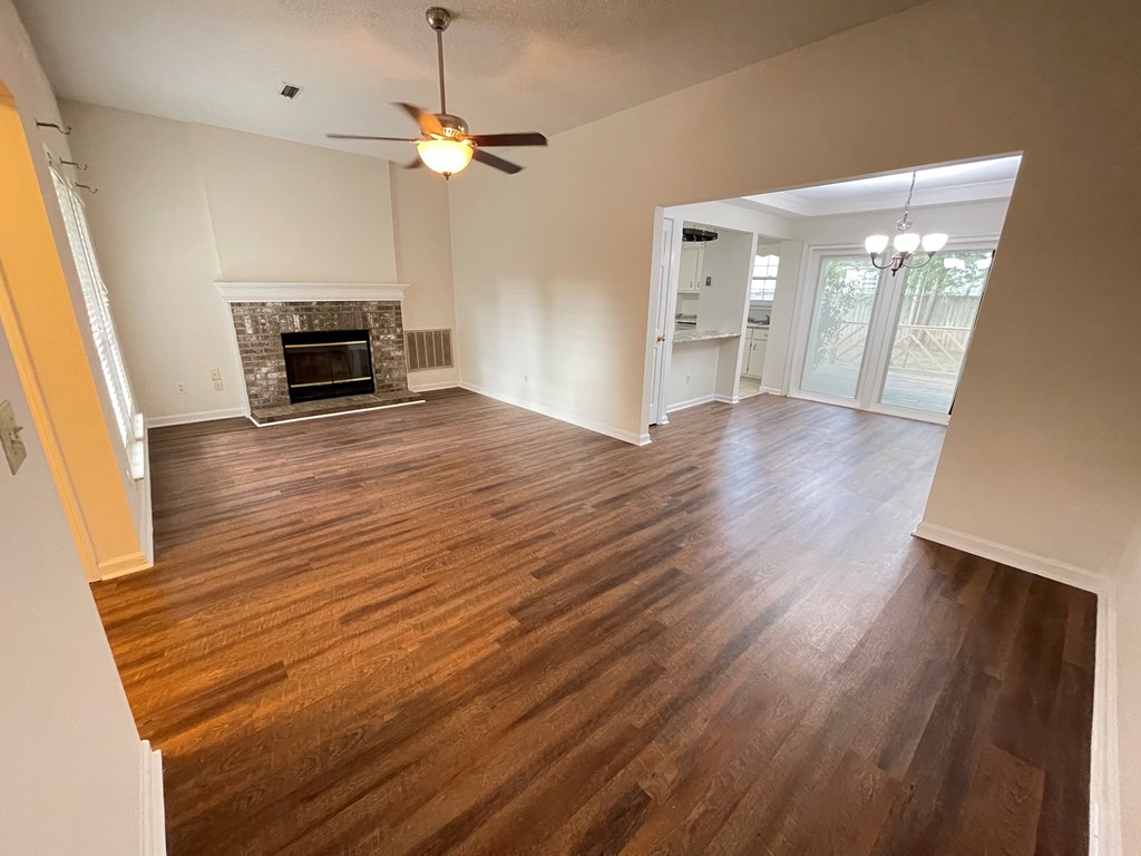 108 Rochelle Court Dothan, AL 36305 - Photo 2 of 25 Living Room