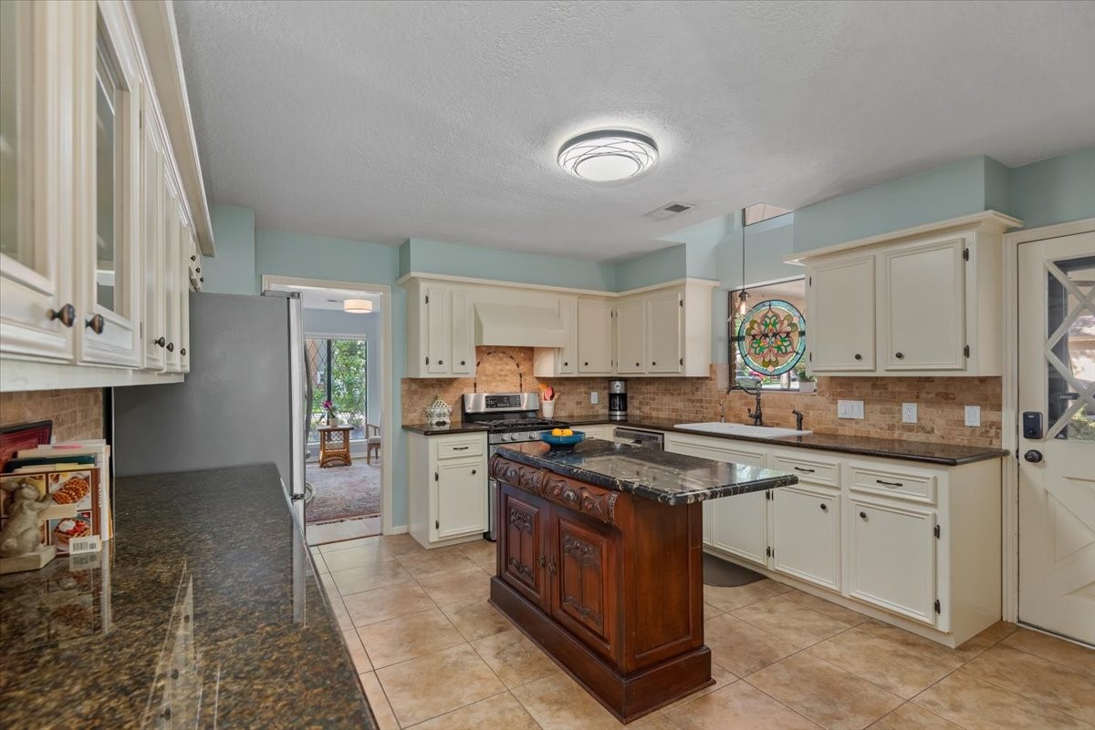 10 Cape Chestnut Drive Spring, TX 77381 - Photo 16 of 39