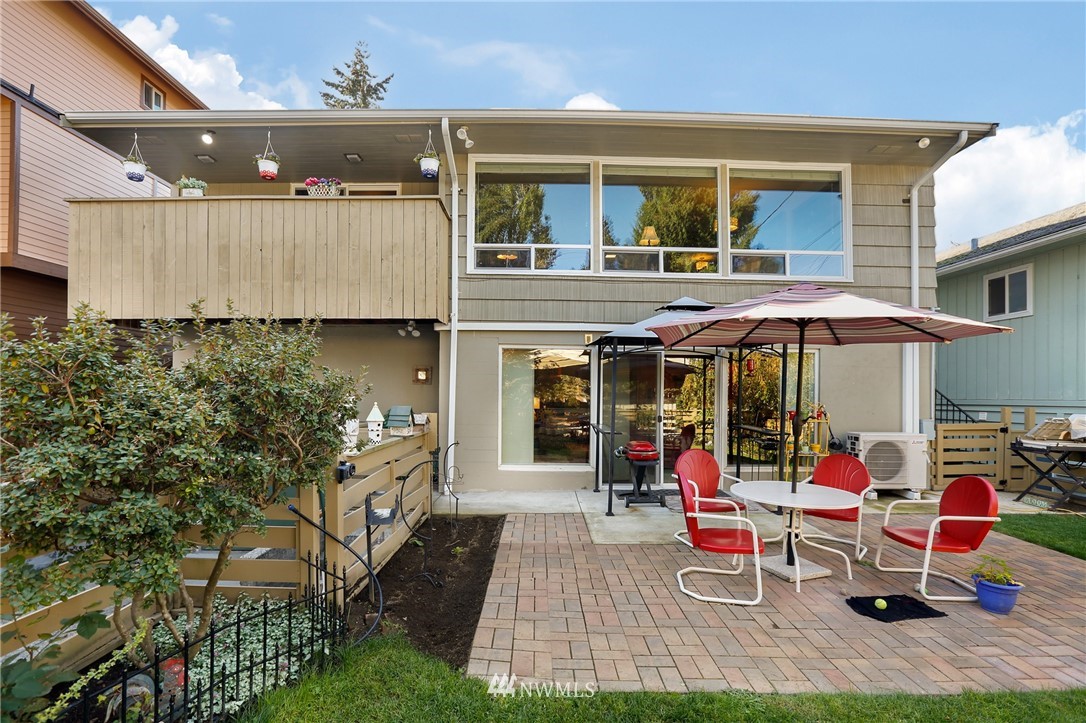 3717 Rockefeller Avenue Everett, WA 98201 - Photo 1 of 25