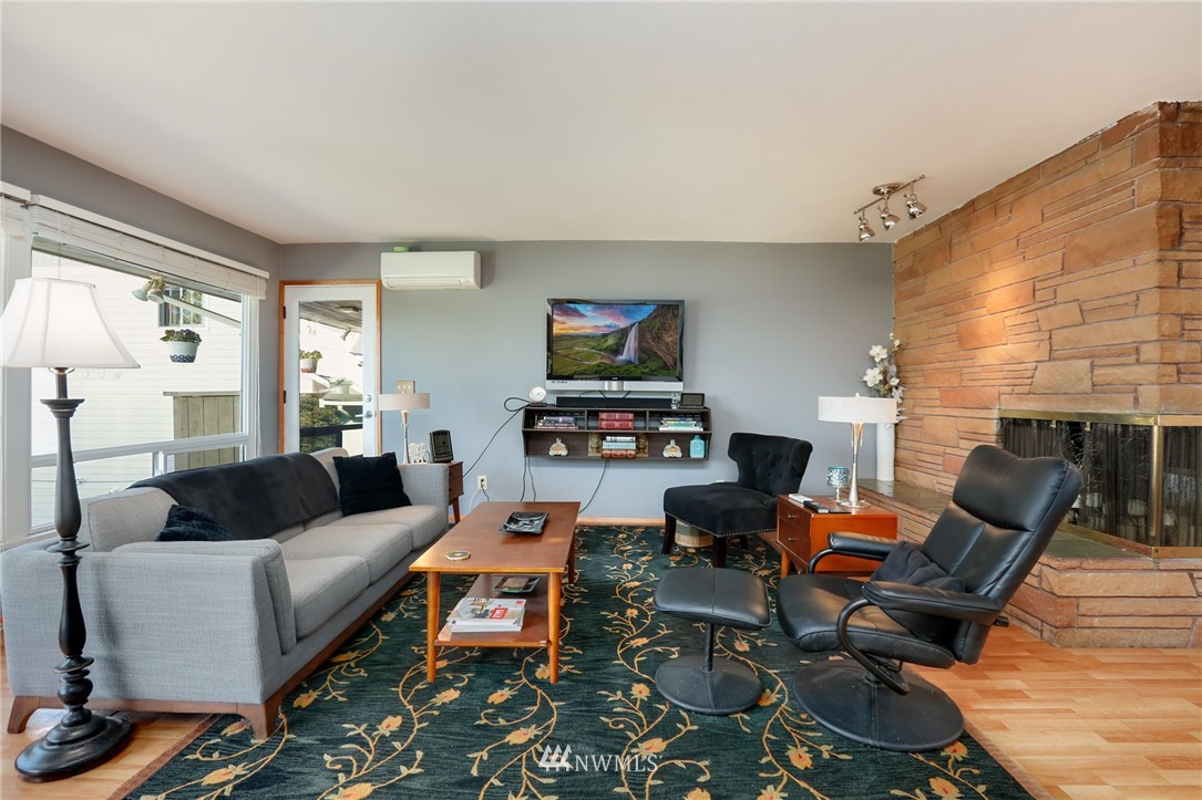 3717 Rockefeller Avenue Everett, WA 98201 - Photo 2 of 25