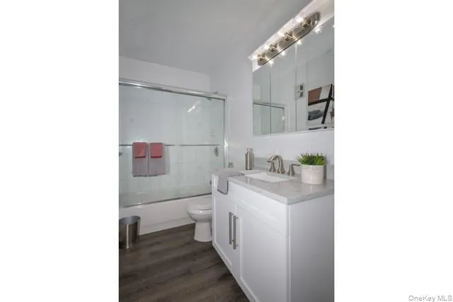 $2,980 | 60 Chelsea Court, Unit AD11, Bohemia, NY 11716