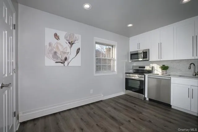 $2,980 | 60 Chelsea Court, Unit AD11, Bohemia, NY 11716