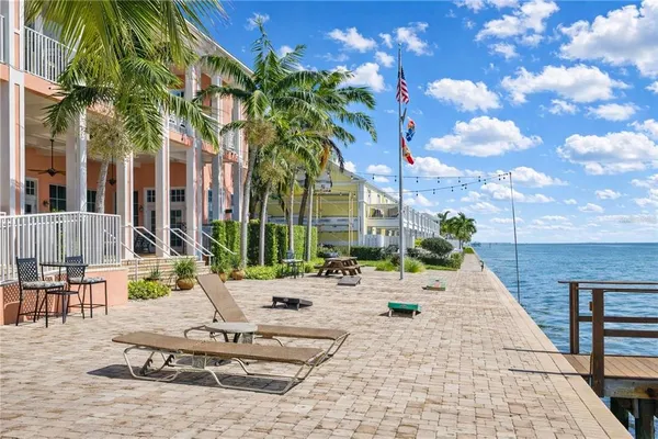 $3,000 | 5048 Beach Drive Southeast, Unit F, St. Petersburg, FL 33705