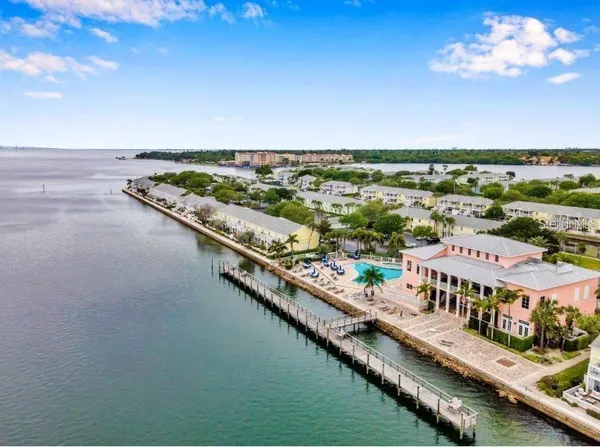 $3,000 | 5048 Beach Drive Southeast, Unit F, St. Petersburg, FL 33705