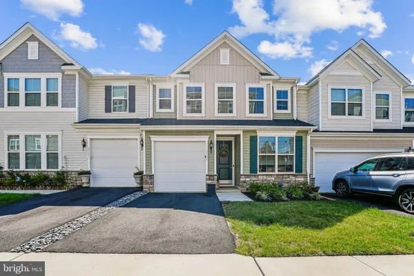 $640,000 | 3703 Havertill Lane, Woodbridge, VA 22193