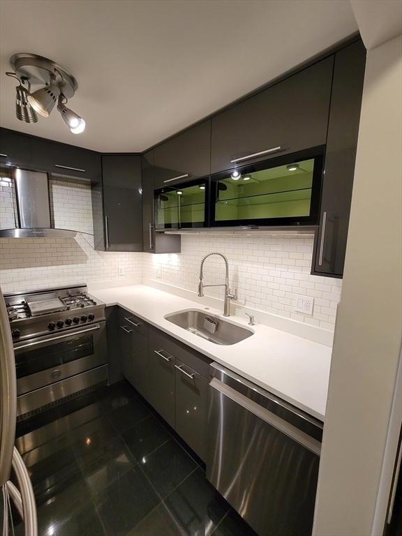 33 Pond Avenue, Unit 924 Brookline, MA 02445 - Photo 6 of 7