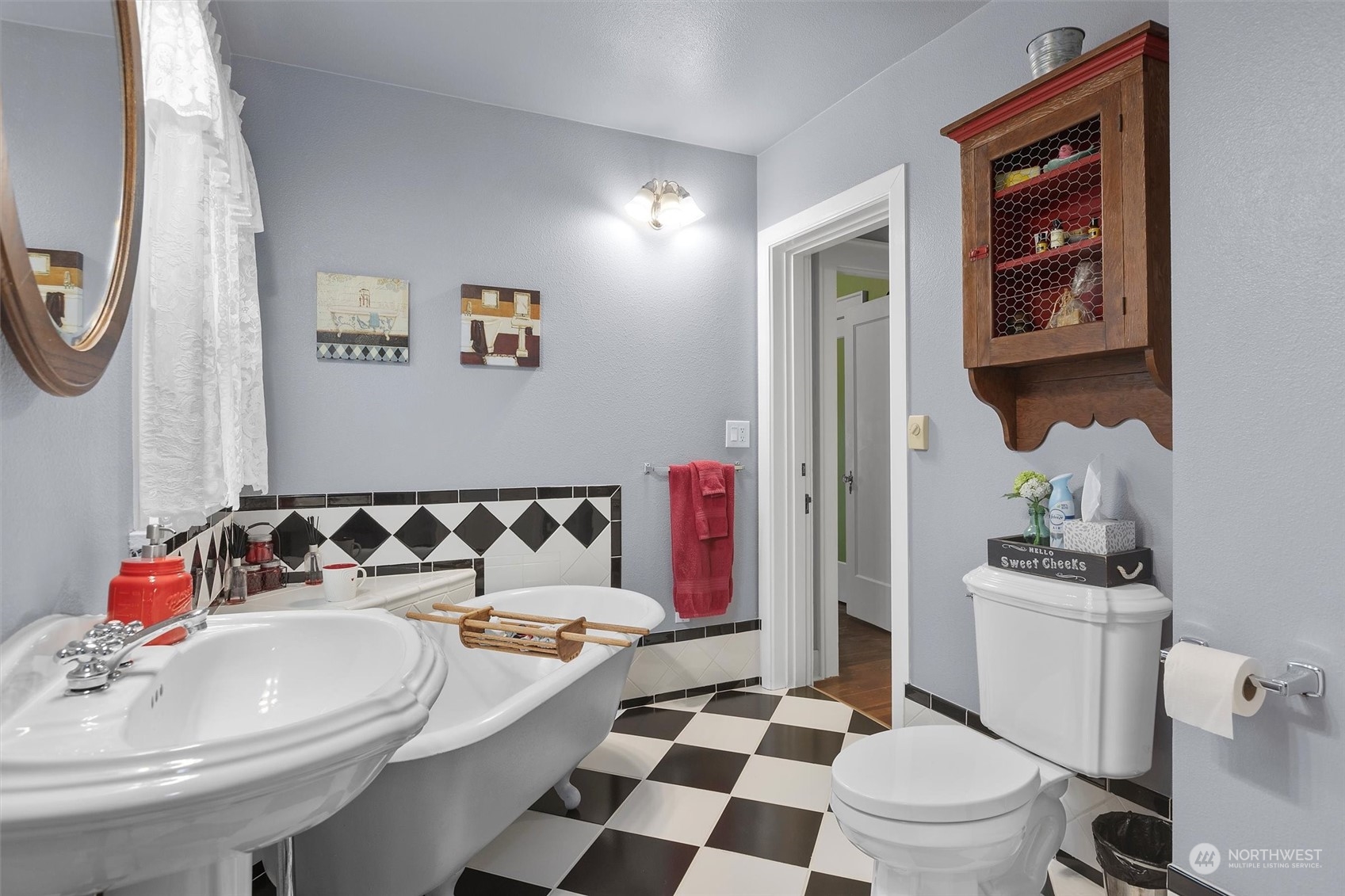 20925 Conway Frontage Road Mount Vernon, WA 98273 - Photo 19 of 40 a bathroom with a sink toilet and shower