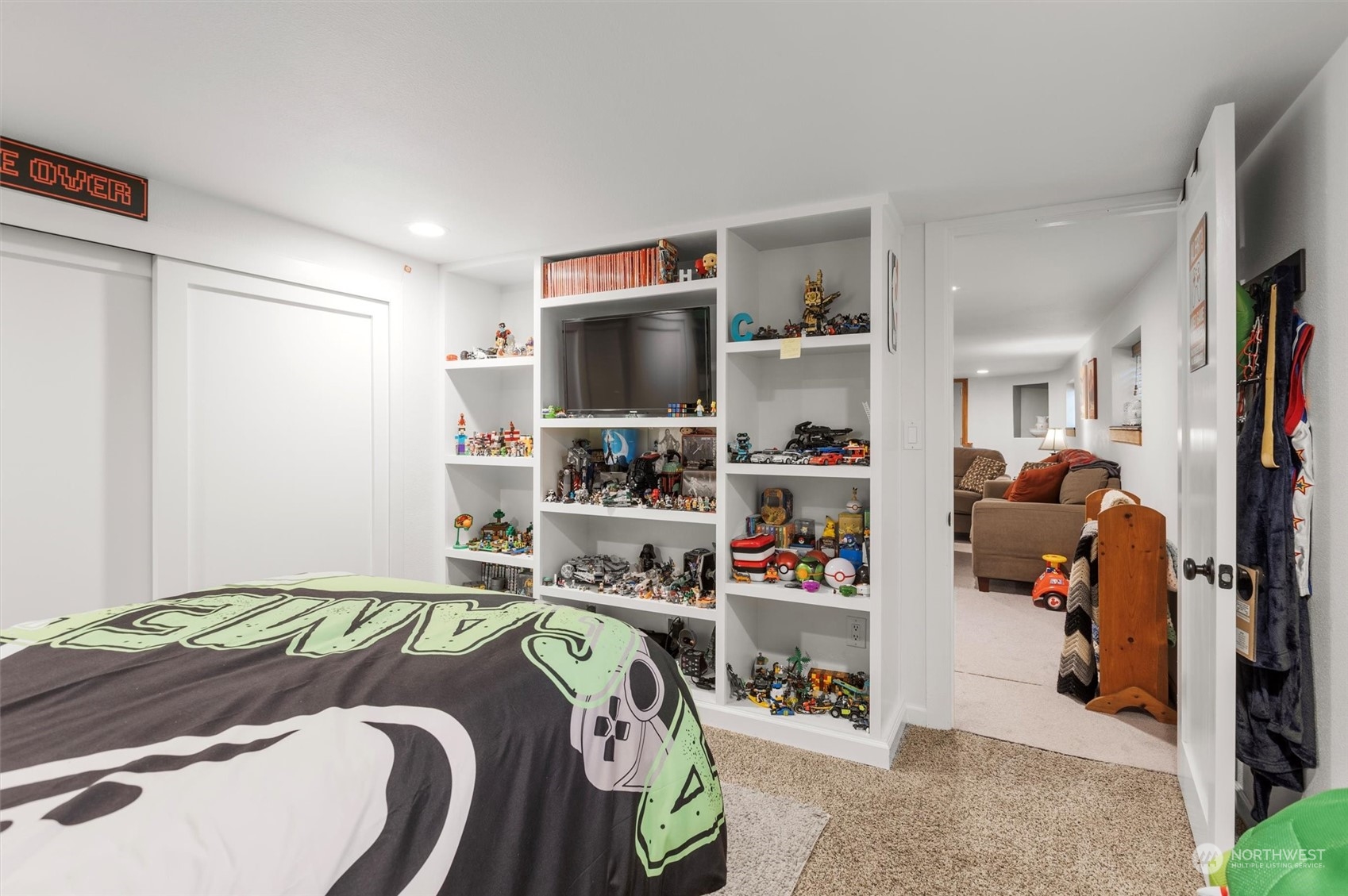 20925 Conway Frontage Road Mount Vernon, WA 98273 - Photo 23 of 40 a bedroom with bed and a tv