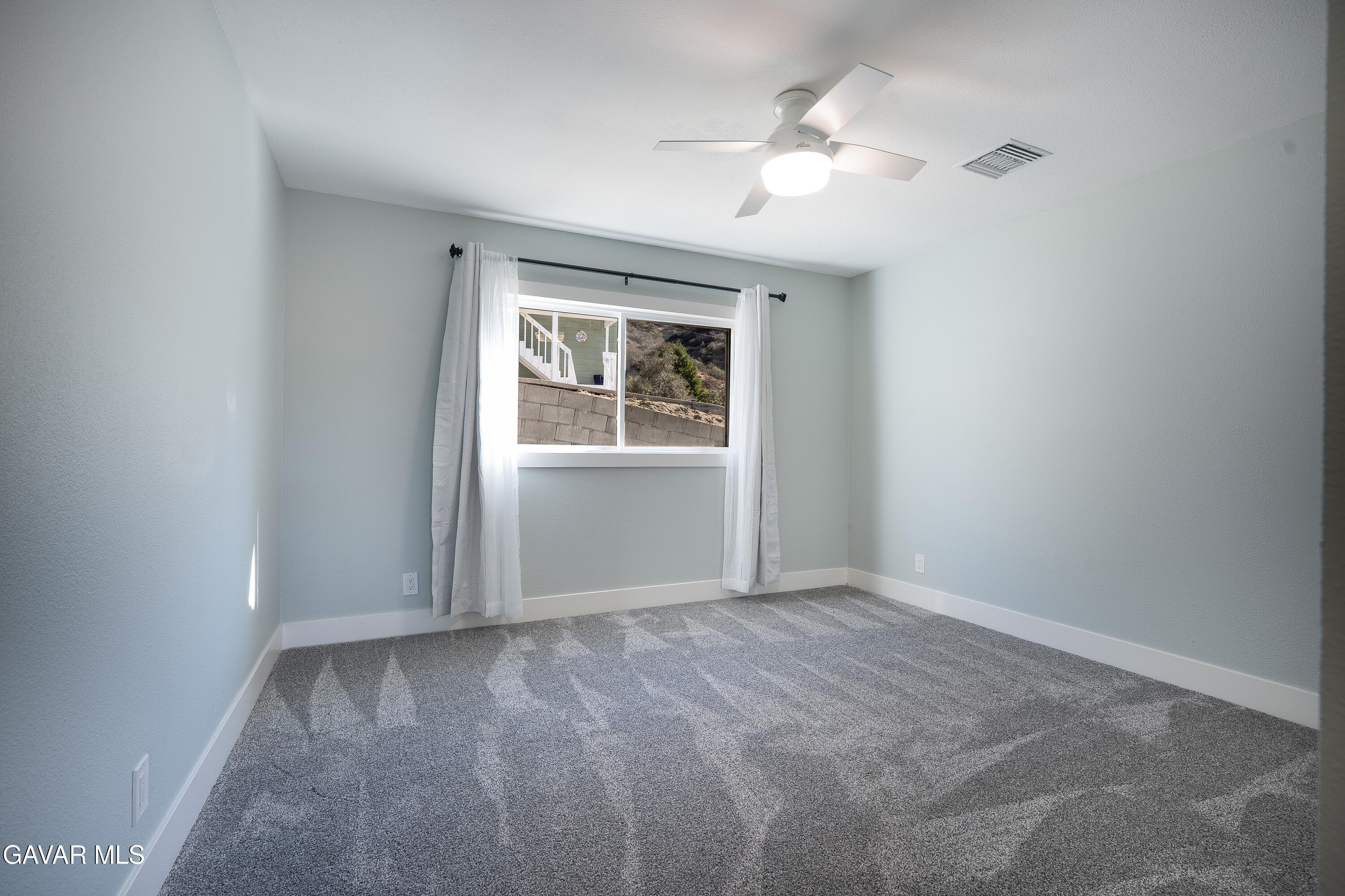 43379 Lookabout Road Lake Hughes, CA 93532 - Photo 6 of 50 an empty room with windows and closet