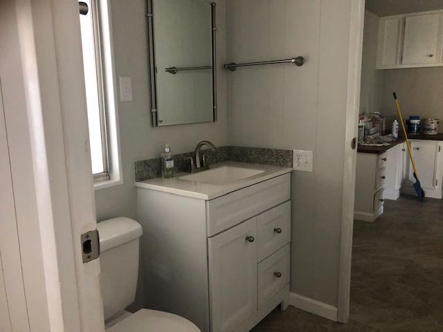 3355 Santa Rosa Way Redding, CA 96003 - Photo 16 of 18 guest bath