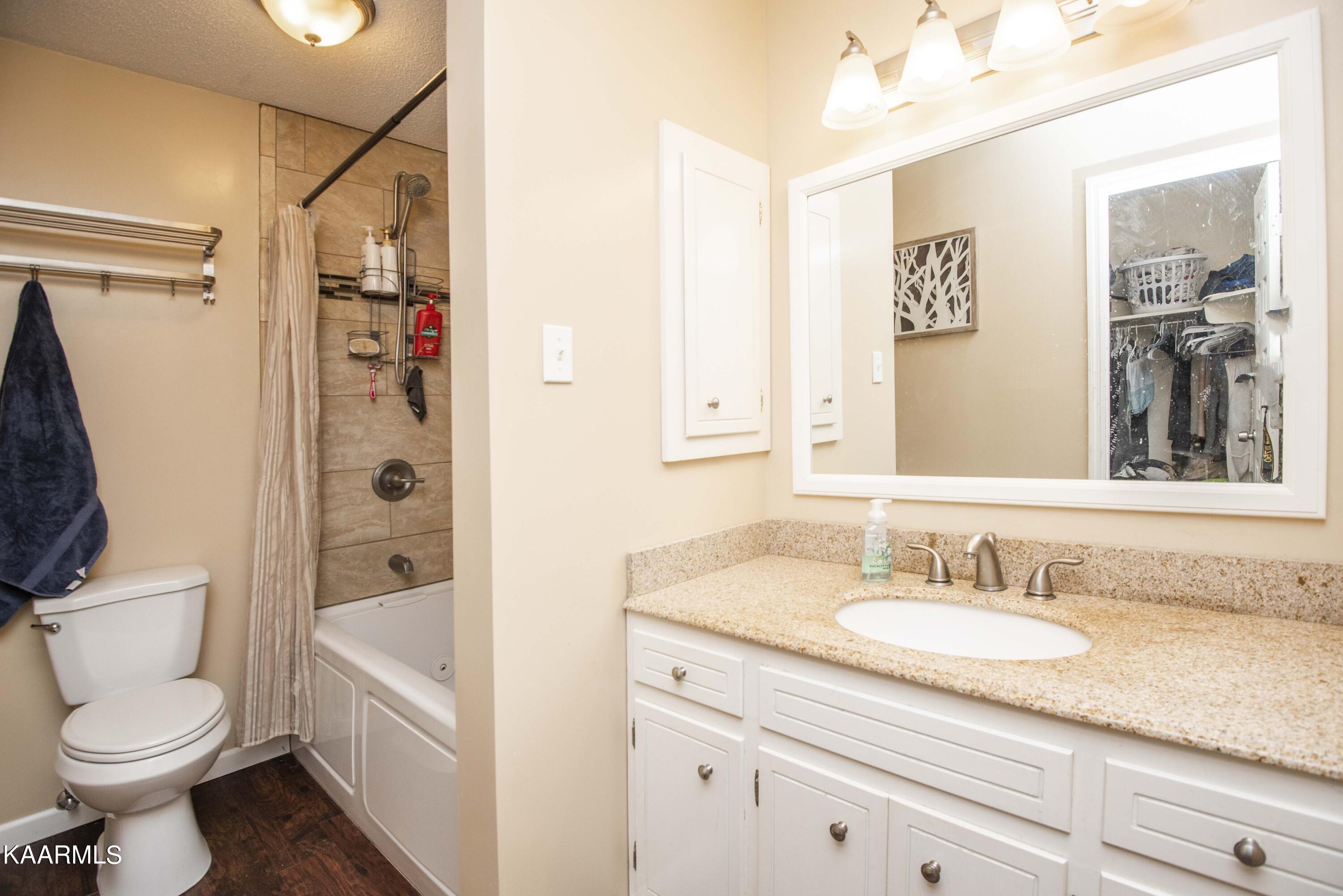 107 Norway Lane Oak Ridge, TN 37830 - Photo 19 of 23 master bath