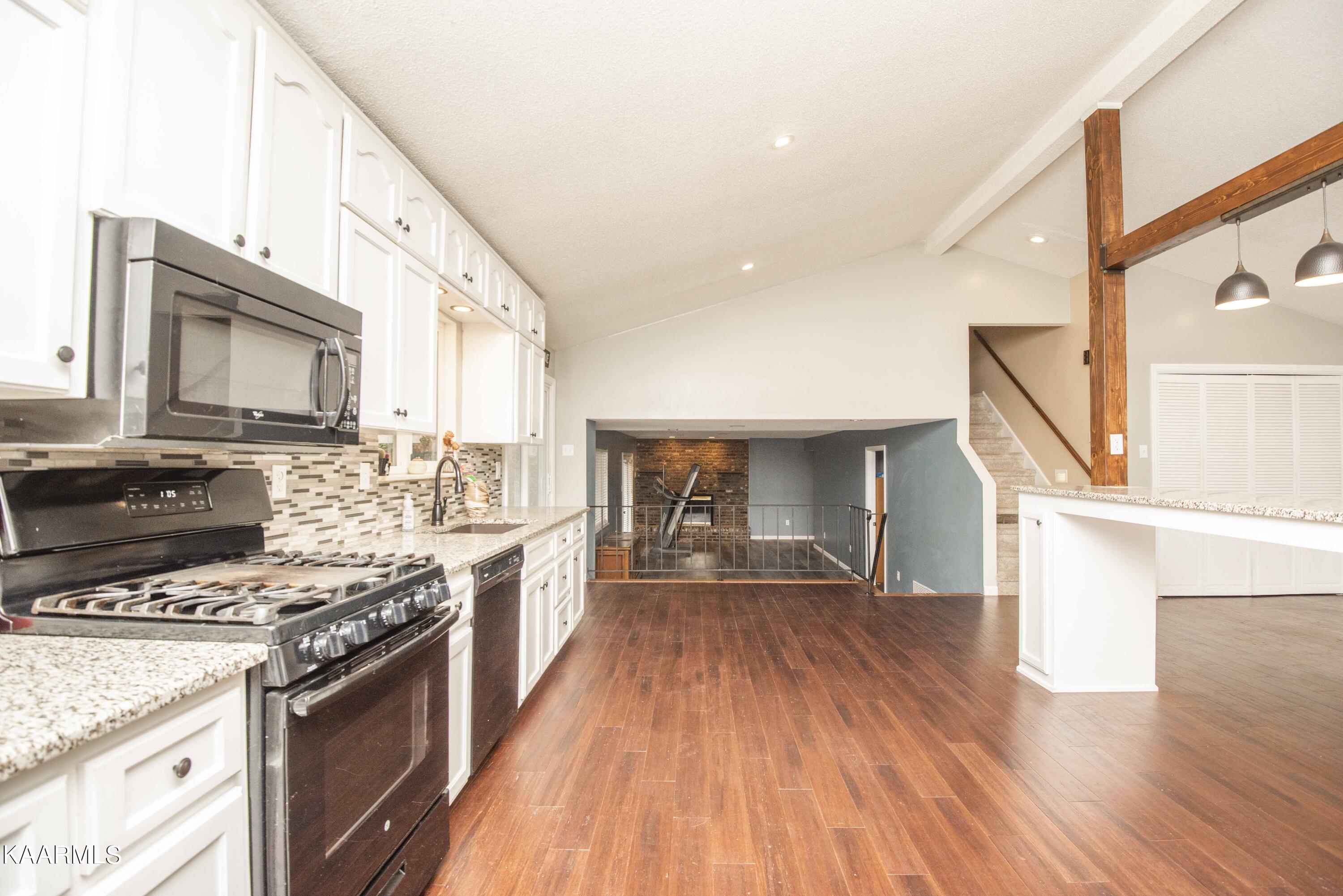107 Norway Lane Oak Ridge, TN 37830 - Photo 6 of 23 kitchen to lower lever