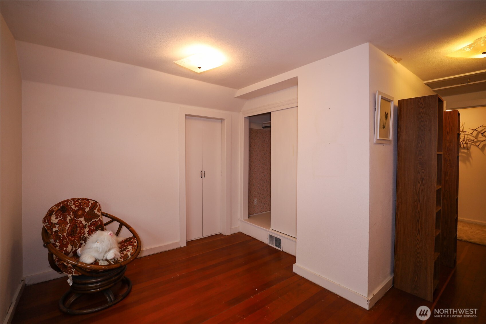 1302 Arnold Street Aberdeen, WA 98520 - Photo 14 of 23 a view of room with wooden floor