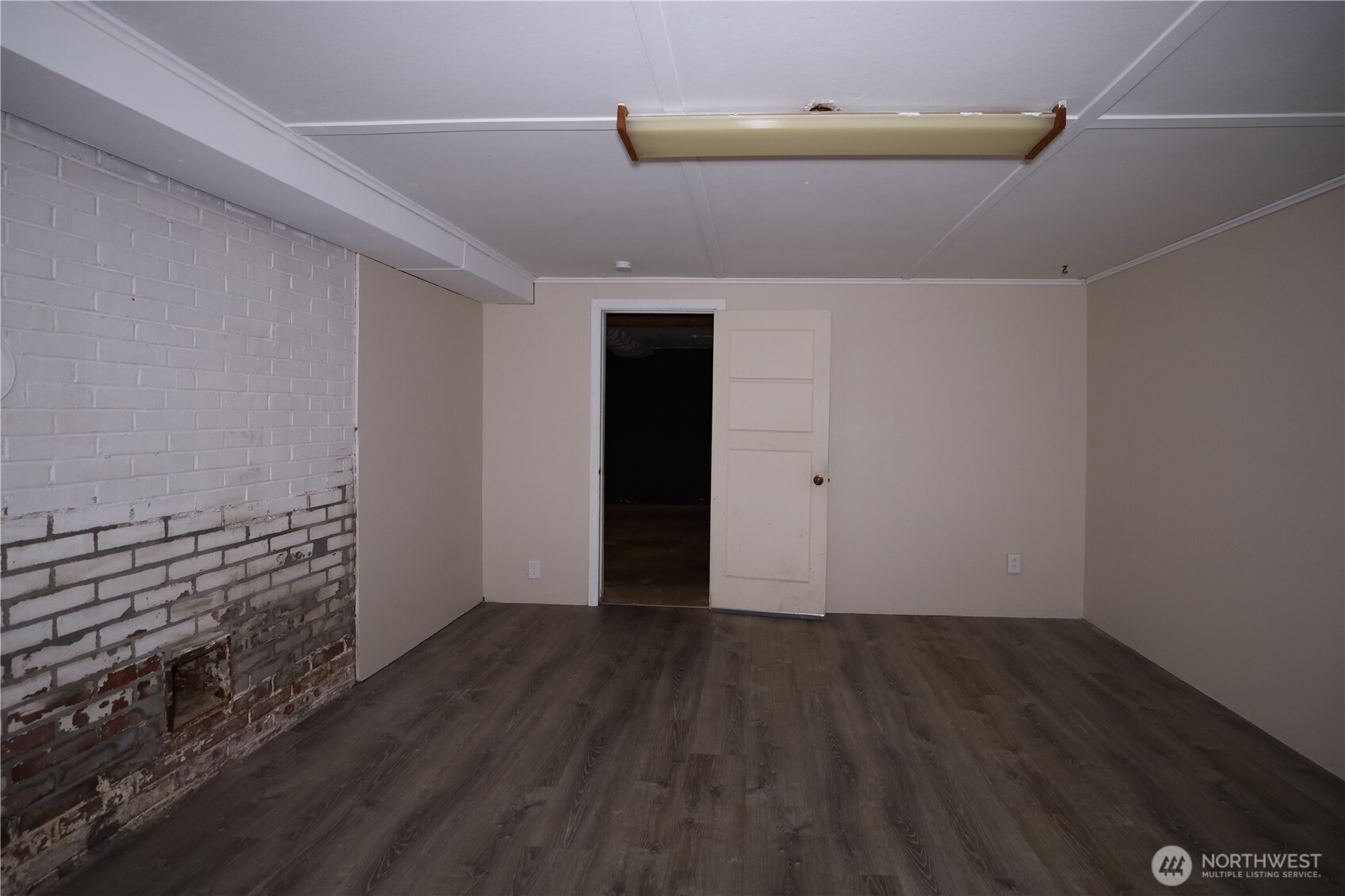 1302 Arnold Street Aberdeen, WA 98520 - Photo 20 of 23 a view of an empty room with wooden floor and a window