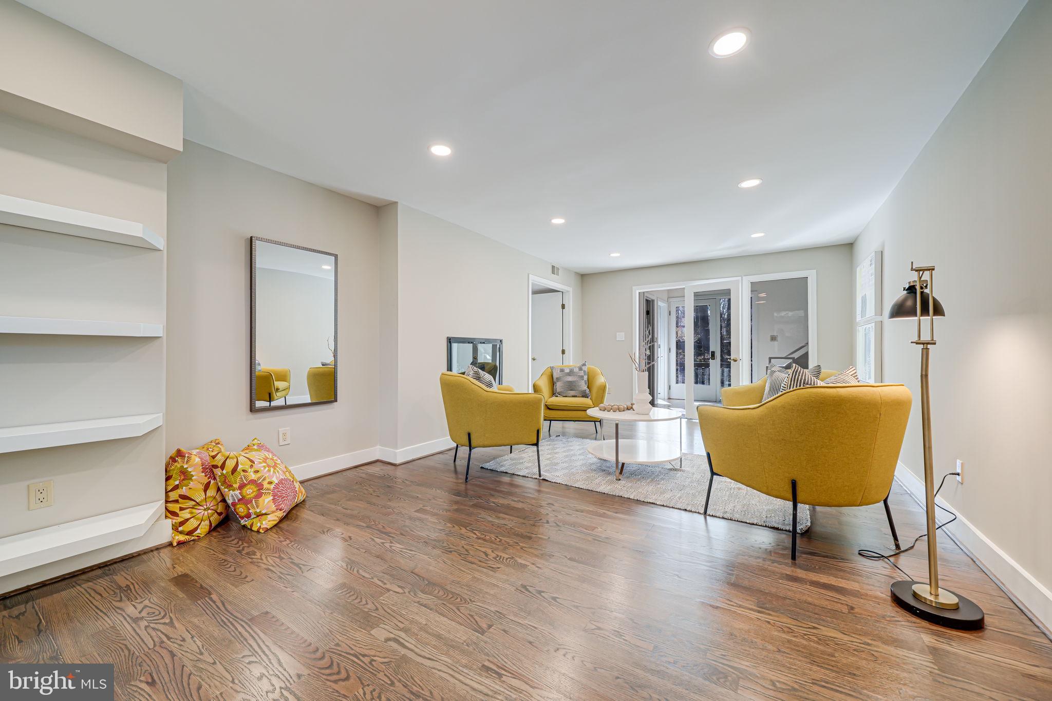 1402 Ingeborg Court McLean, VA 22101 - Photo 43 of 124 Sitting Room Outside of Primary Suite